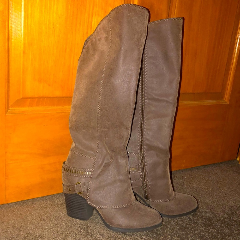 Worn once like new brown boots